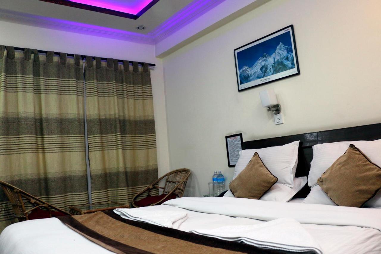อัลไพน์ โฮเต็ล แอนด์ อพาร์ตเมนต์ Hotel กาฐมาณฑุ ภายนอก รูปภาพ