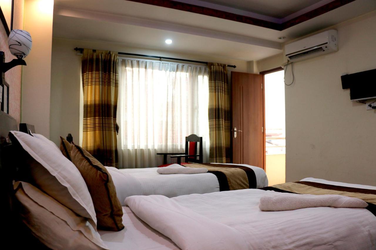 อัลไพน์ โฮเต็ล แอนด์ อพาร์ตเมนต์ Hotel กาฐมาณฑุ ภายนอก รูปภาพ