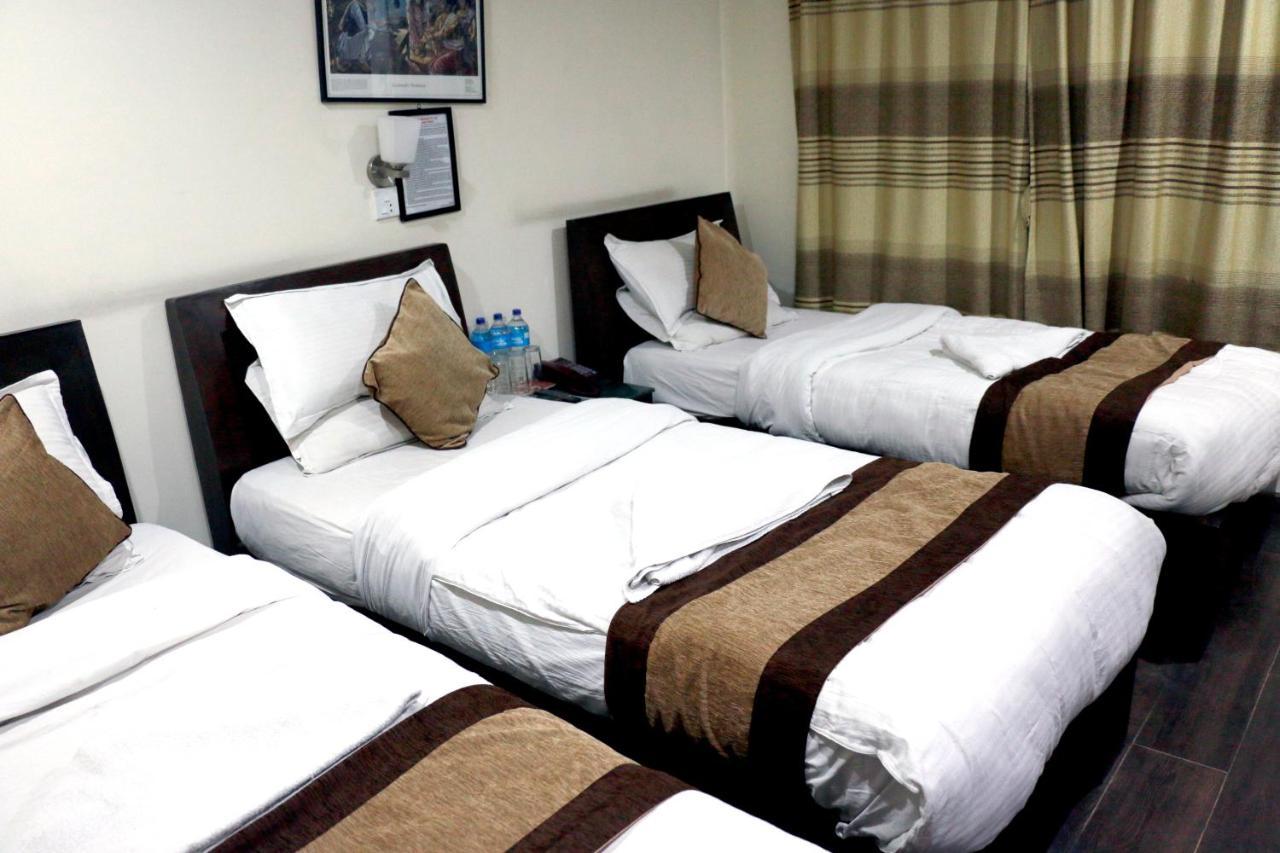 อัลไพน์ โฮเต็ล แอนด์ อพาร์ตเมนต์ Hotel กาฐมาณฑุ ภายนอก รูปภาพ