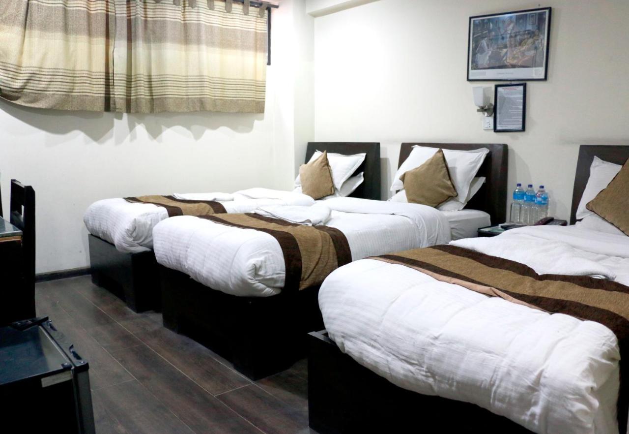 อัลไพน์ โฮเต็ล แอนด์ อพาร์ตเมนต์ Hotel กาฐมาณฑุ ภายนอก รูปภาพ