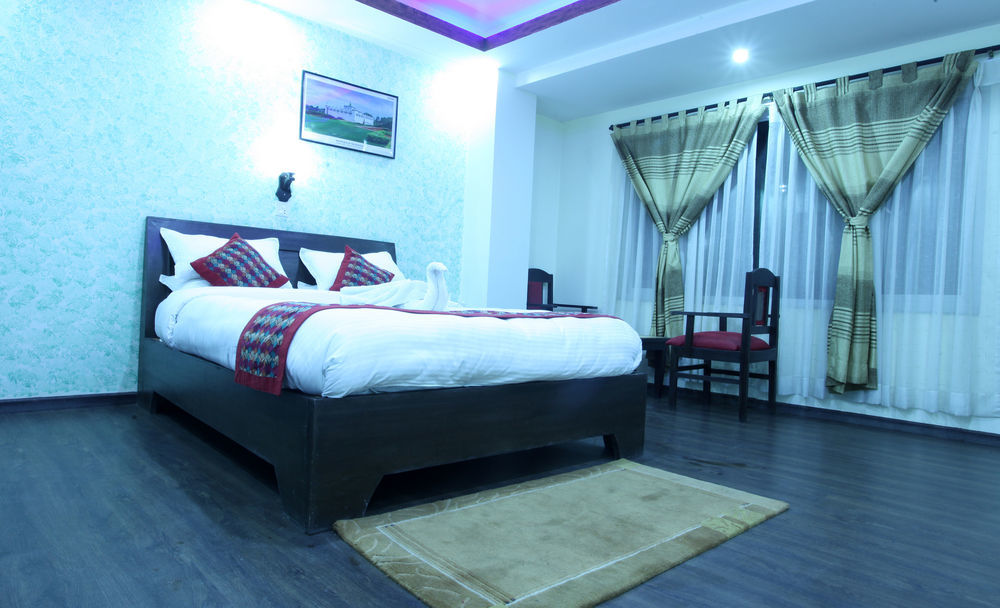 อัลไพน์ โฮเต็ล แอนด์ อพาร์ตเมนต์ Hotel กาฐมาณฑุ ภายนอก รูปภาพ